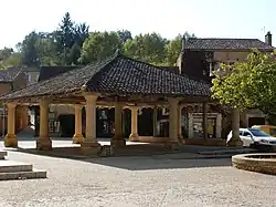 La halle de Cadouin.