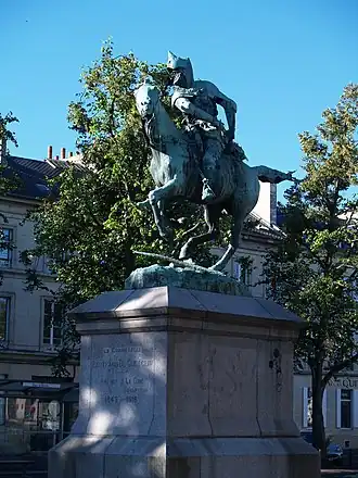 Caen, Statue de Bertrand du Guesclin (1920).