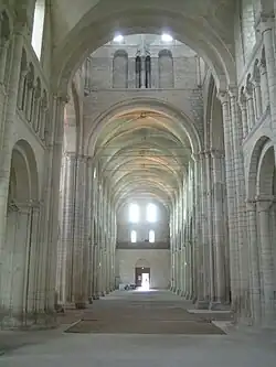La nef et la tour-lanterne depuis le chœur.