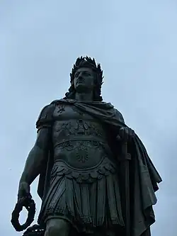 Photographie en gros plan de la statue.