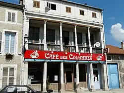 Photographie montrant le café des Colonnes