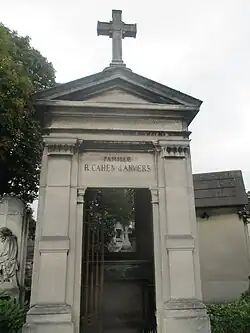 Sépulture de la famille du comte Raphaël Cahen d'Anvers (1841-1900) au cimetière de Passy.