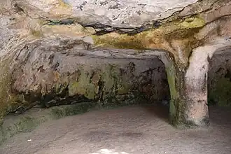 Intérieur de la grotte n°10.