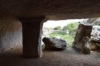 Façade de la grotte n°2