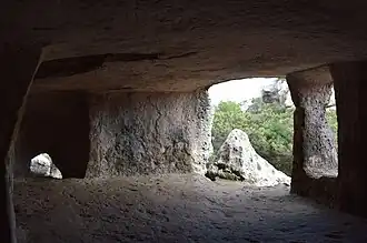 Façade de la grotte n°3.