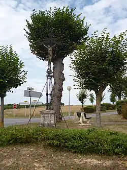 Calvaire à l'intersection de la D 117 et de la D 564.