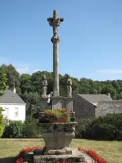 La croix de cimetière.