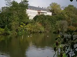 Le château néo-classique.