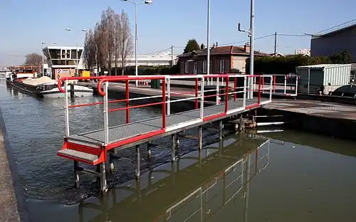 Écluse des Quatre Chemins.