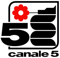 Logo de Canale 5, majoritairement noir avec une fleur rouge stylisée.