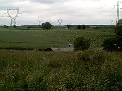 Photographie en couleurs représentant un paysage champêtre.