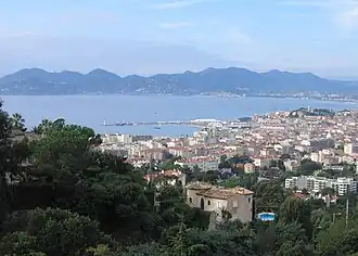 Vue de la baie depuis la Californie à Cannes.