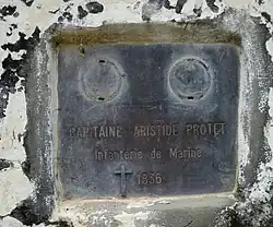 La plaque de la tombe (décès en 1836).