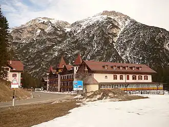 Vue du Monte Piano (à gauche) et du Monte Piana (à droite) depuis Carbonin.