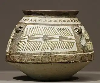 Jarre à carène basse, terre cuite peinte, fin du Ve&nbsp;millénaire&nbsp;av. J.-C., cimetière du tell de l'Acropole à Suse, Musée du Louvre