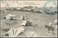 Carte postale représentant un campement face au borj al-Kabir en 1915