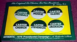 6 badges vert et blanc portant chacun deux noms.