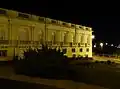 Le palais Córdoba en nocturne.