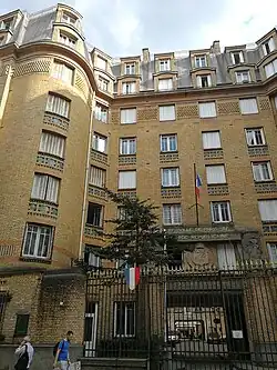 Caserne de la Garde républicaine au no&nbsp;49.