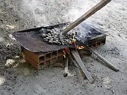 2. La résine des coques commence à chauffer.