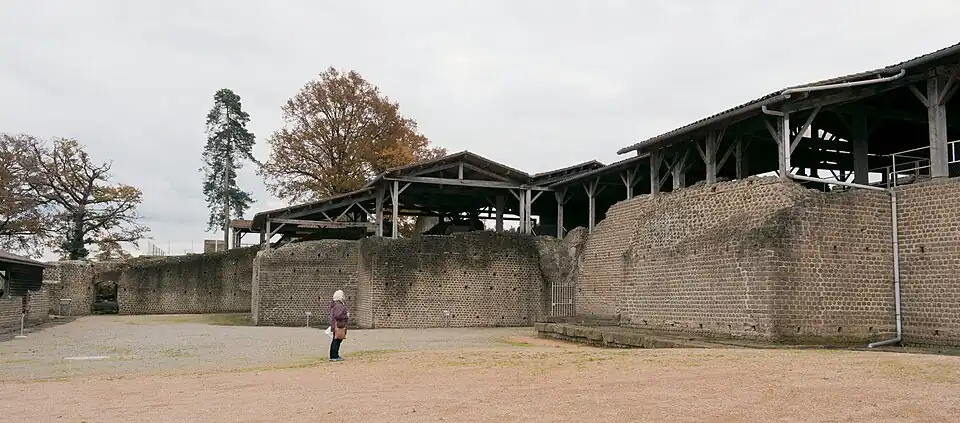 Cour de service nord.