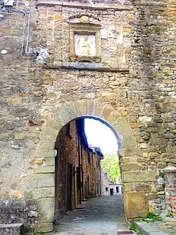 La porte à la Vierge et l'Enfant.