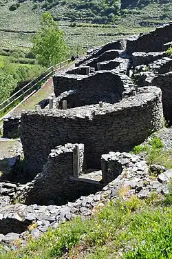 Ruines du château de Chano.