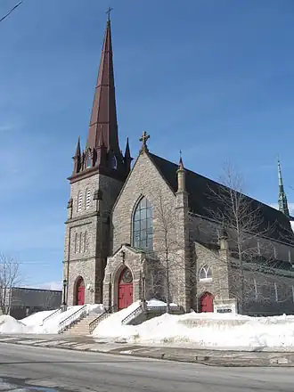 La cathédrale du Sacré-Cœur de Bathurst, construite en (1886).