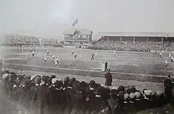 Vue intérieure d'un stade plein