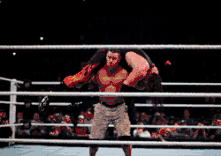 John Cena effectuant son Attitude Adjustment sur Kane en 2012.