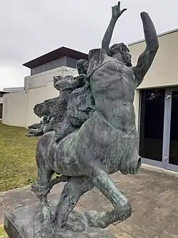 Photographie de la partie avant gauche du groupe.