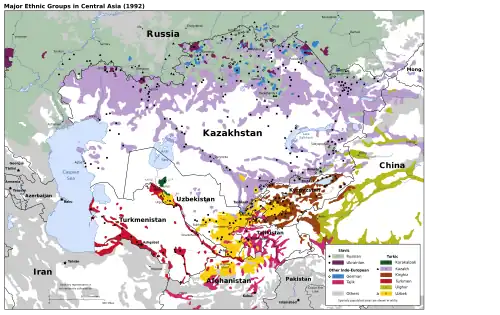 Carte montrant, grâce à plusieurs couleurs, la répartition des langues et la fragmentation ethnique dans l'actuelle Asie centrale.