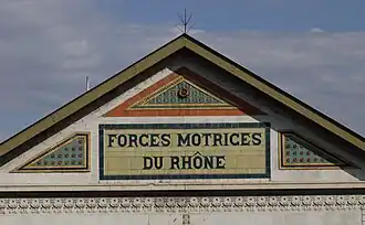 Fronton de l'usine hydroélectrique de Cusset