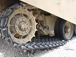 Chenille à maillons portant 3 patins