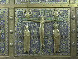 Christ crucifié avec (à droite) Marie et (à gauche) Saint Jean.