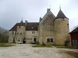 Château de Domblans (XVIe&nbsp;siècle), côté cour.