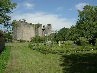 Le château et son jardin médiéval.