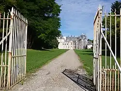 Le château de Tartigny, en restauration, août 2013.