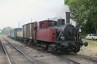 Un train à vapeur en gare de Chaillevette.