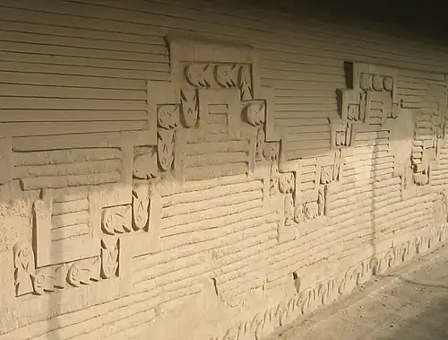 Bas-reliefs représentant des poissons dans le complexe de Tschudi, Chan Chan.