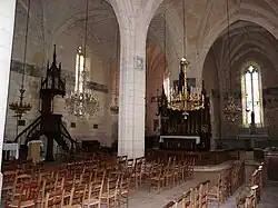 Les deux nefs de l'église.