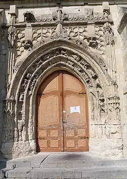 Vue du porche latéral.