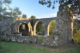 La nef - l'arc roman - les arcs brisés.