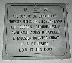 Plaque de marbre avec texte en provençal