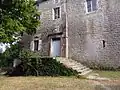 Le logis seigneurial et l'escalier.