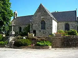 Photographie en couleurs d'une chapelle.