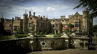 Le résidence de Charlecote Park, près de Wellesbourne, Angleterre (1558).