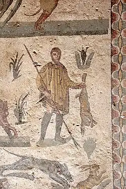 Un chasseur a pris un lièvre.