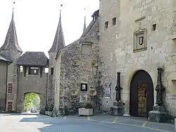 La porte des allées.