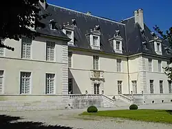 Vue du château depuis l'ancienne chapelle.